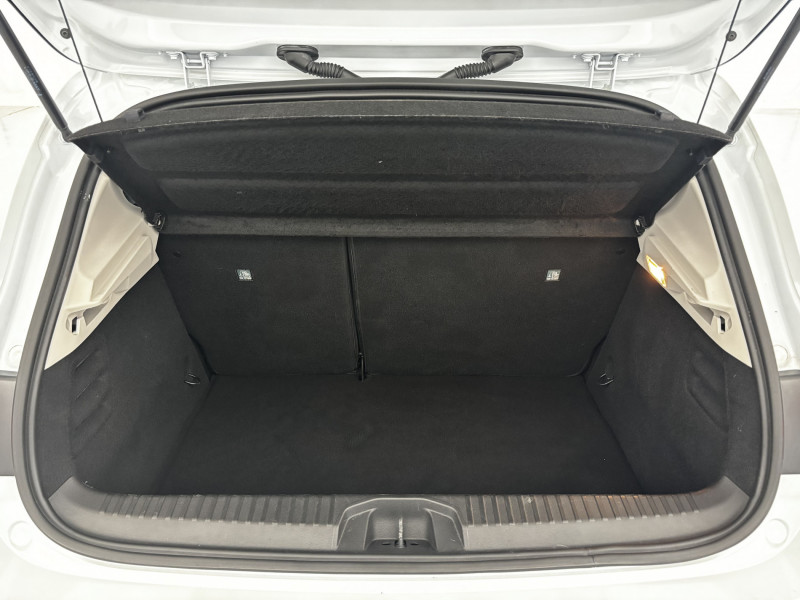 Renault Clio Clio E-Tech 140 Zen 5p 2021 - photo n°9 Renault Clio Clio E-Tech 140 Zen 5p  occasion à SAINT-GREGOIRE - photo n°9