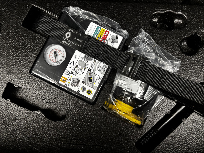 Renault Clio Clio E-Tech 140 Zen 5p 2021 - photo n°10 Renault Clio Clio E-Tech 140 Zen 5p  occasion à SAINT-GREGOIRE - photo n°10