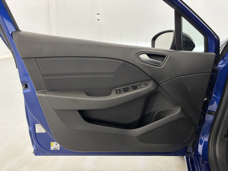 Renault Clio Clio E-Tech full hybrid 145 Esprit Alpine 5p 2024 - photo n°11 Renault Clio Clio E-Tech full hybrid 145 Esprit Alpine 5p  occasion à SAINT-GREGOIRE - photo n°11