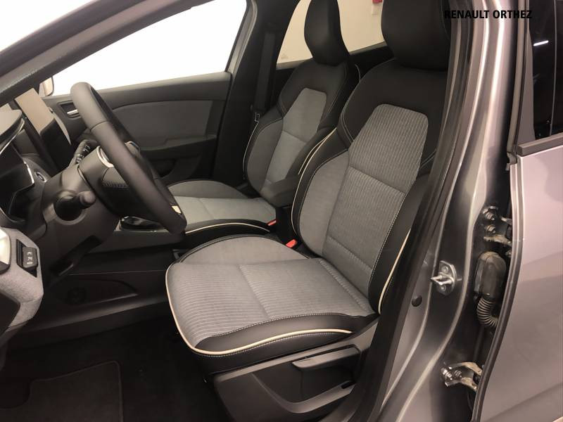 Renault Clio E-Tech full hybrid 145 ch GSR2 Techno 2025 - photo n°10 Renault Clio E-Tech full hybrid 145 ch GSR2 Techno  occasion à Orthez - photo n°10
