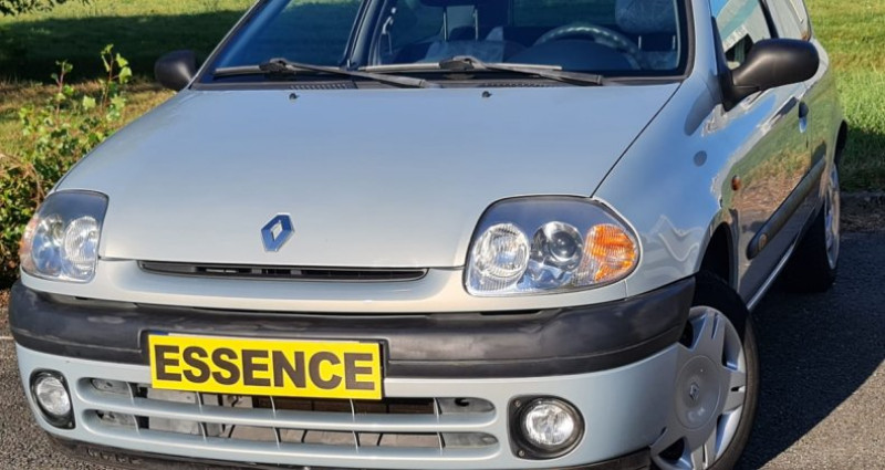 Renault Clio II Phase 1 - 1.6i 8V - 6 cv (90 ch) - 3 