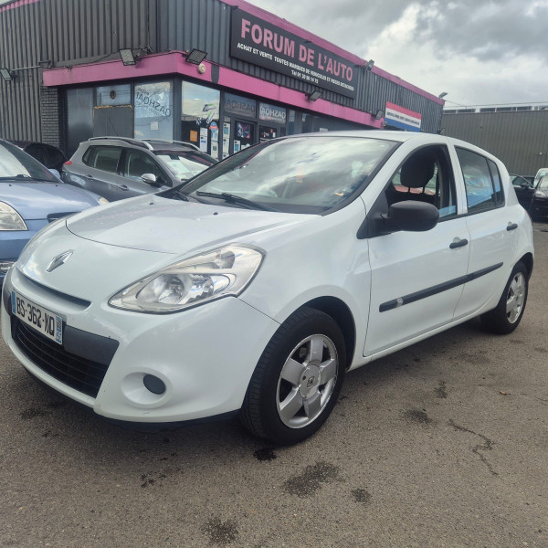 Renault Clio III (2) 1.2 16V 75 AUTHENTIQUE 5P BELLE