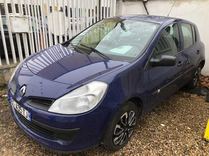 Renault Clio III 1.2 ES PACk CD CLIM TBG ... 2690E