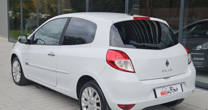 Renault Clio III 1.2 TCE 100CH DYNAMIQUE 3P 2009 - photo n°4 Renault Clio III 1.2 TCE 100CH DYNAMIQUE 3P  occasion à Geispolsheim - photo n°4