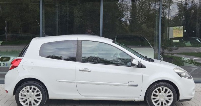 Renault Clio III 1.2 TCE 100CH DYNAMIQUE 3P 2009 - photo n°7 Renault Clio III 1.2 TCE 100CH DYNAMIQUE 3P  occasion à Geispolsheim - photo n°7