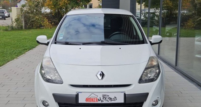 Renault Clio III 1.2 TCE 100CH DYNAMIQUE 3P 2009 - photo n°5 Renault Clio III 1.2 TCE 100CH DYNAMIQUE 3P  occasion à Geispolsheim - photo n°5