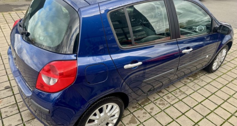 Renault Clio III 1.4 100CH Pack Authentique 2005 - photo n°5 Renault Clio III 1.4 100CH Pack Authentique  occasion à NOUVOITOU - photo n°5