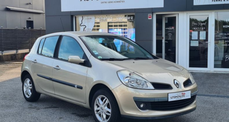 Renault Clio III 5 Portes 1.6 i 16V 110 cv Expression