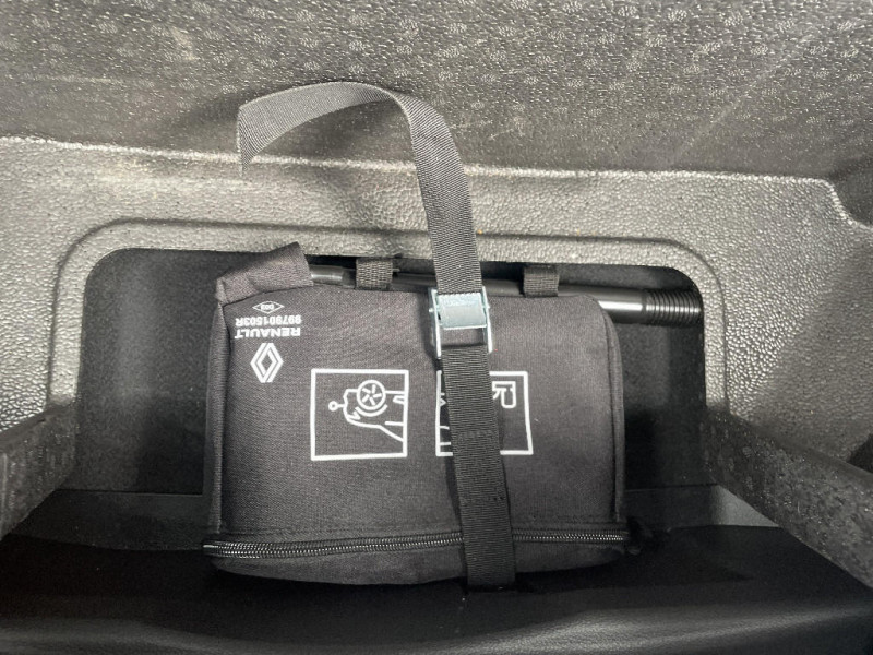 Renault Espace V Espace E-Tech hybrid 200 Iconic 2023 - photo n°17 Renault Espace V Espace E-Tech hybrid 200 Iconic  occasion à Pont-Audemer - photo n°17