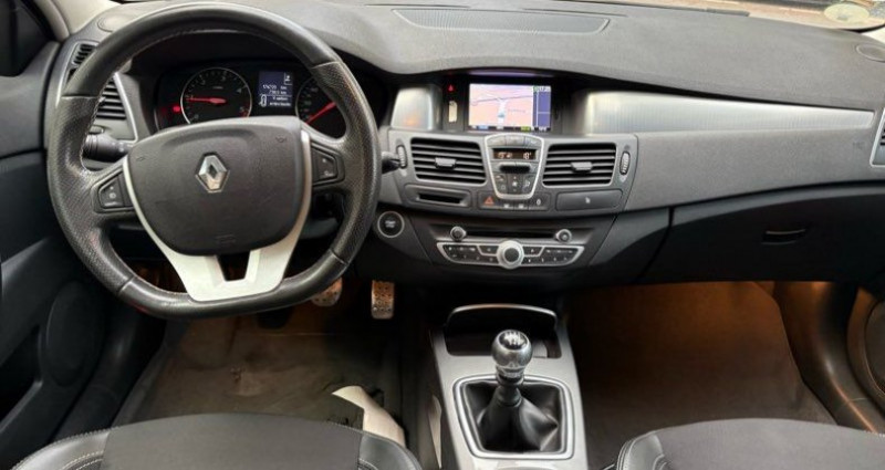 Renault Laguna 3 2.0 Dci 130 cv parfait état 2013 2013 - photo n°5 Renault Laguna 3 2.0 Dci 130 cv parfait état 2013  occasion à SAINT-ETIENNE - photo n°5