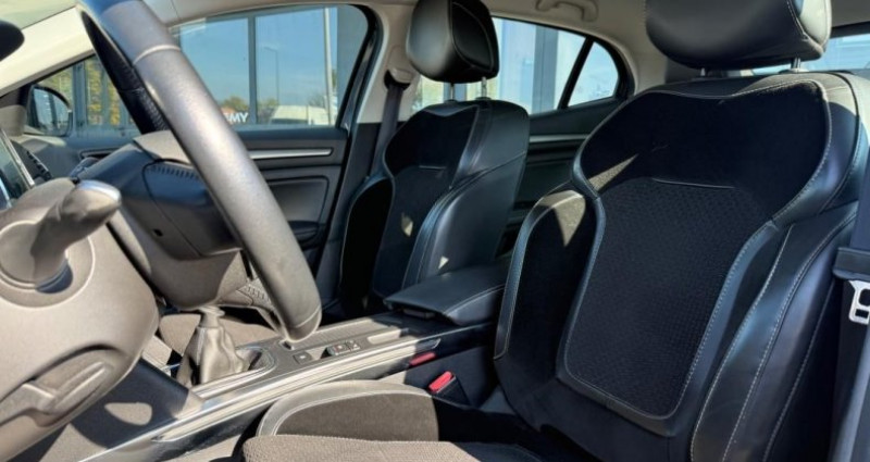 Renault Megane 1.2 TCE 130 ENERGY ZEN 2017 - photo n°5 Renault Megane 1.2 TCE 130 ENERGY ZEN  occasion à Valence - photo n°5