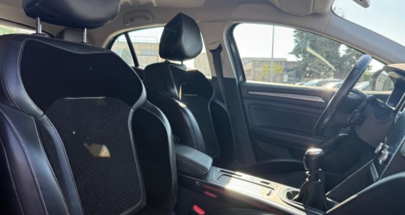Renault Megane 1.2 TCE 130 ENERGY ZEN 2017 - photo n°6 Renault Megane 1.2 TCE 130 ENERGY ZEN  occasion à Valence - photo n°6