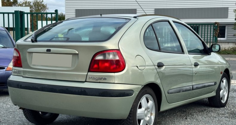 Renault Megane 1.6 16v 107ch RXE 5p 1999 - photo n°5 Renault Megane 1.6 16v 107ch RXE 5p  occasion à Saint-Médard-d'Aunis - photo n°5