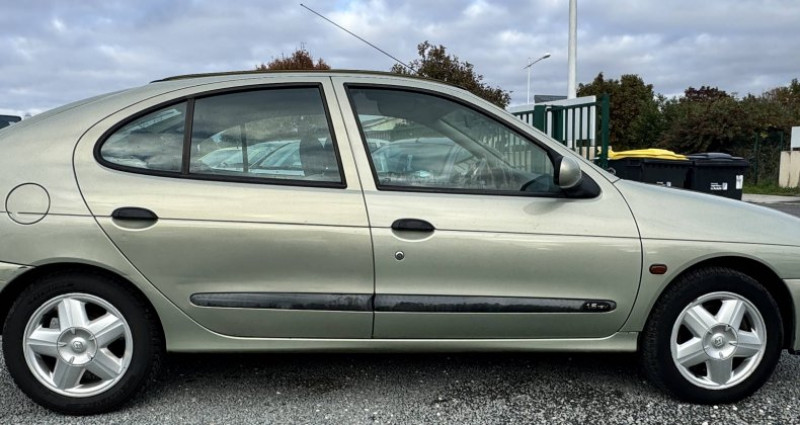 Renault Megane 1.6 16v 107ch RXE 5p 1999 - photo n°4 Renault Megane 1.6 16v 107ch RXE 5p  occasion à Saint-Médard-d'Aunis - photo n°4