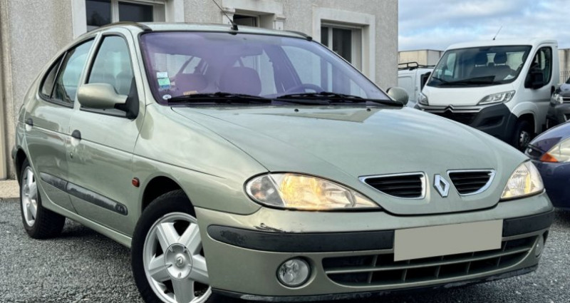 Renault Megane 1.6 16v 107ch RXE 5p 1999 - photo n°3 Renault Megane 1.6 16v 107ch RXE 5p  occasion à Saint-Médard-d'Aunis - photo n°3