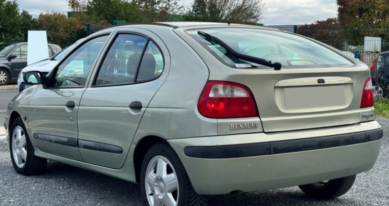 Renault Megane 1.6 16v 107ch RXE 5p 1999 - photo n°7 Renault Megane 1.6 16v 107ch RXE 5p  occasion à Saint-Médard-d'Aunis - photo n°7