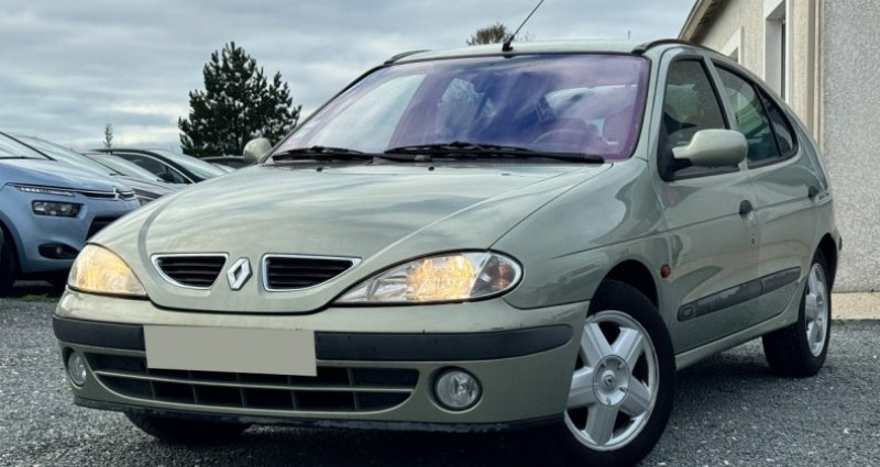 Renault Megane 1.6 16v 107ch RXE 5p 1999 Renault Megane 1.6 16v 107ch RXE 5p  occasion à Saint-Médard-d'Aunis