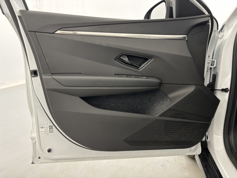 Renault Megane EV40 130ch standard charge Equilibre 5p 2022 - photo n°12 Renault Megane EV40 130ch standard charge Equilibre 5p  occasion à SAINT-GREGOIRE - photo n°12