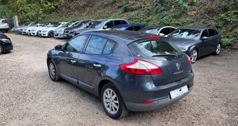 Renault Megane III 1.5 DCi 110cv Tomtom BVA 2010 - photo n°3 Renault Megane III 1.5 DCi 110cv Tomtom BVA  occasion à Sathonay-Camp - photo n°3