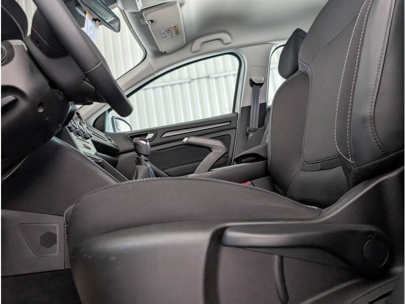 Renault Megane IV Berline Blue dCi 115 Business 2021 - photo n°14 Renault Megane IV Berline Blue dCi 115 Business  occasion à TARBES - photo n°14