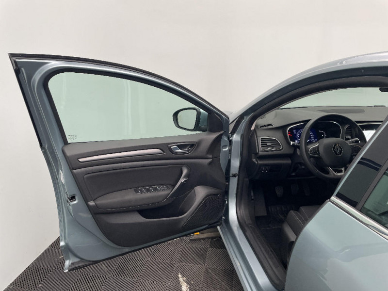 Renault Megane Mégane IV Berline Blue dCi 115 - 20 Business 2021 - photo n°17 Renault Megane Mégane IV Berline Blue dCi 115 - 20 Business  occasion à Abbeville - photo n°17
