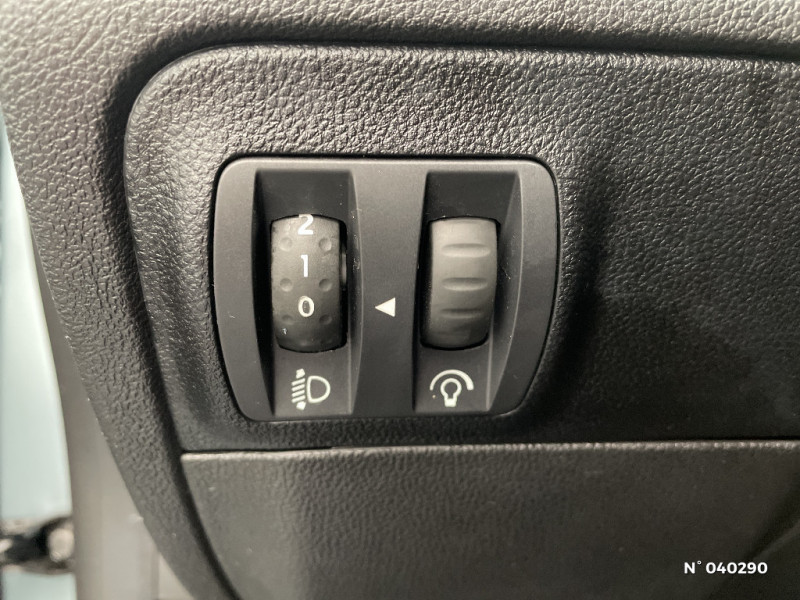 Renault Megane Mégane IV Berline Blue dCi 115 - 20 Business 2021 - photo n°15 Renault Megane Mégane IV Berline Blue dCi 115 - 20 Business  occasion à Abbeville - photo n°15