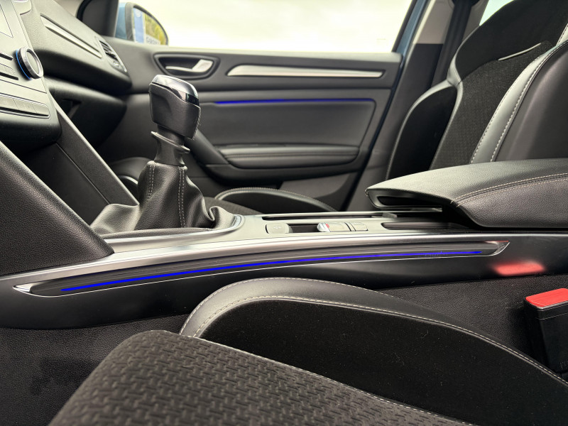 Renault Megane Mégane IV Berline TCe 130 Energy Intens 5p 2018 - photo n°10 Renault Megane Mégane IV Berline TCe 130 Energy Intens 5p  occasion à Figeac - photo n°10