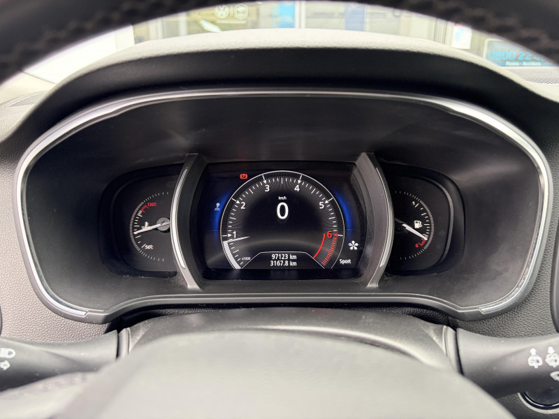 Renault Megane Mégane IV Berline TCe 130 Energy Intens 5p 2018 - photo n°12 Renault Megane Mégane IV Berline TCe 130 Energy Intens 5p  occasion à Figeac - photo n°12