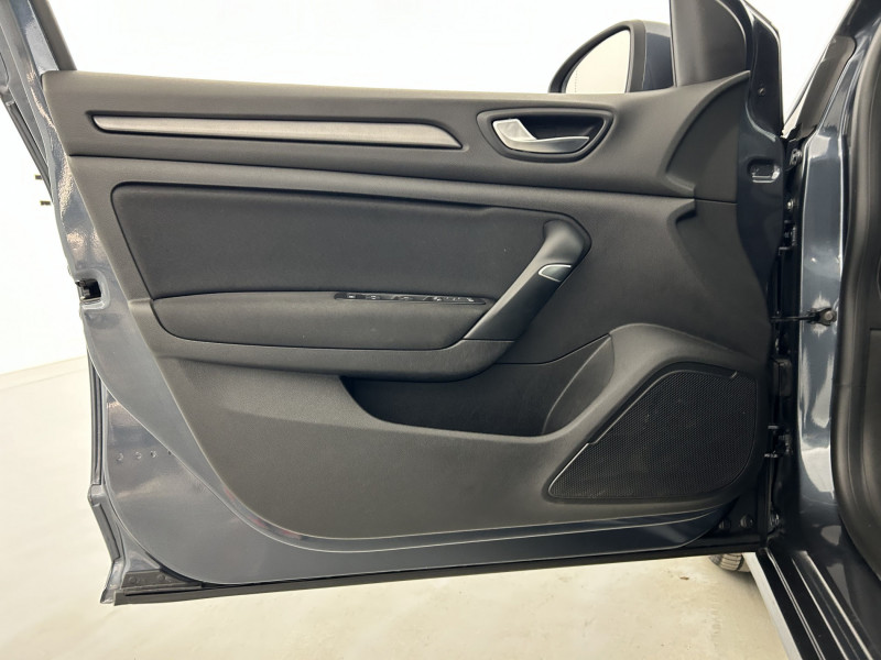 Renault Megane Mégane IV Estate E-TECH Plug-In Hybride 160 Business 5p 2021 - photo n°12 Renault Megane Mégane IV Estate E-TECH Plug-In Hybride 160 Business 5p  occasion à SAINT-GREGOIRE - photo n°12