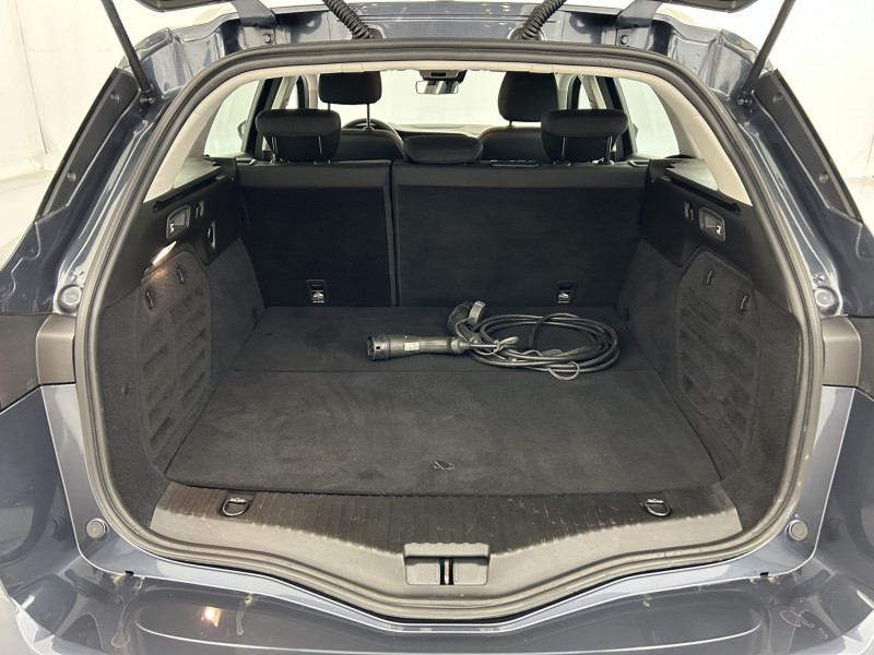 Renault Megane Mégane IV Estate E-TECH Plug-In Hybride 160 Business 5p 2021 - photo n°9 Renault Megane Mégane IV Estate E-TECH Plug-In Hybride 160 Business 5p  occasion à SAINT-GREGOIRE - photo n°9