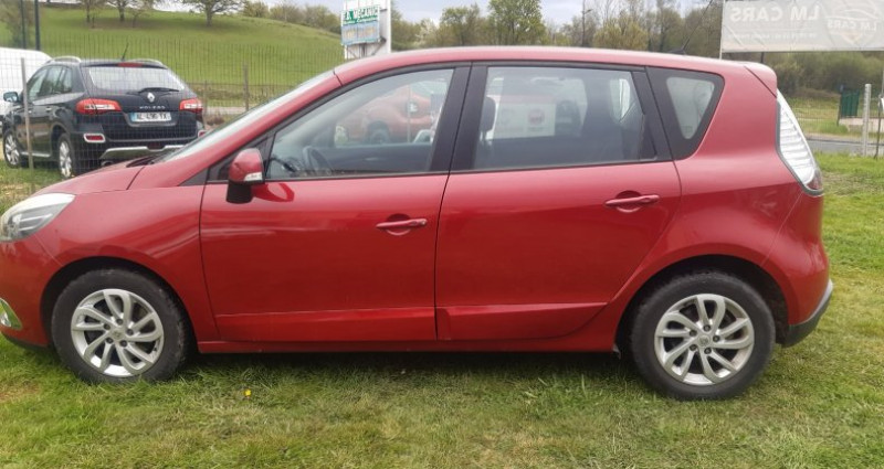 Renault Scenic Scenic III Berline 5 ptes. Dynamique 2012 - photo n°2 Renault Scenic Scenic III Berline 5 ptes. Dynamique  occasion à THIERS - photo n°2