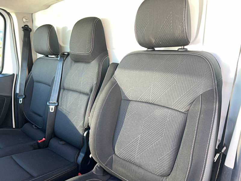 Renault Trafic FGN L1H1 1200 KG DCI 170 ENERGY EDC GRAND CONFORT 2020 - photo n°13 Renault Trafic FGN L1H1 1200 KG DCI 170 ENERGY EDC GRAND CONFORT  occasion à Villeneuve-sur-Lot - photo n°13
