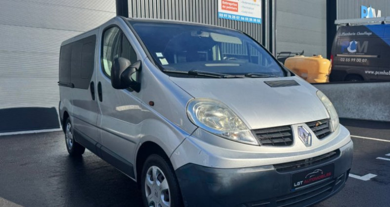 Renault Trafic II Combi Phase 2 L1H1 9 places dCi 16V court 90 cv 2008 - photo n°4 Renault Trafic II Combi Phase 2 L1H1 9 places dCi 16V court 90 cv  occasion à CAUDAN - photo n°4