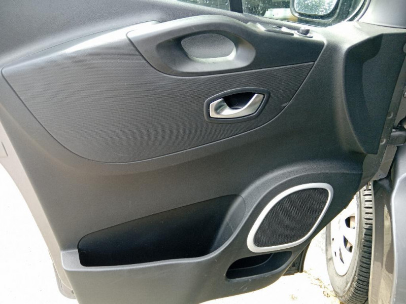 Renault Trafic Trafic Combi L2 dCi 145 Energy S&S Intens 2 2019 - photo n°18 Renault Trafic Trafic Combi L2 dCi 145 Energy S&S Intens 2  occasion à Gournay-en-Bray - photo n°18