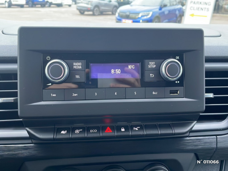 Renault Trafic TRAFIC L2 DCI 150CV 9 PLACES ENERGY S&S ZEN TVA RECUPERABLE  2023 - photo n°13 Renault Trafic TRAFIC L2 DCI 150CV 9 PLACES ENERGY S&S ZEN TVA RECUPERABLE   occasion à LA CHAPELLE-LONGUEVILLE - photo n°13