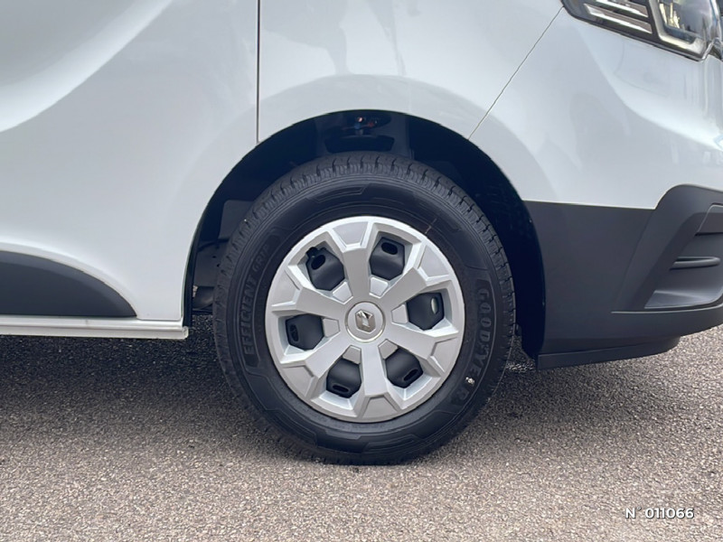 Renault Trafic TRAFIC L2 DCI 150CV 9 PLACES ENERGY S&S ZEN TVA RECUPERABLE  2023 - photo n°8 Renault Trafic TRAFIC L2 DCI 150CV 9 PLACES ENERGY S&S ZEN TVA RECUPERABLE   occasion à LA CHAPELLE-LONGUEVILLE - photo n°8