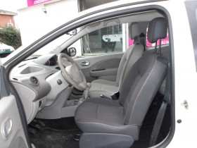 Renault Twingo II 1.2 LEV 16V 75CH EXPRESSION ECO�  occasion � Toulouse - photo n�9