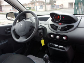 Renault Twingo II 1.2 LEV 16V 75CH LIFE ECO²  occasion à Toulouse - photo n°4