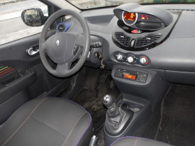 Renault Twingo II 1.2 LEV 16V 75CH PURPLE ECO�  occasion � Toulouse - photo n�7