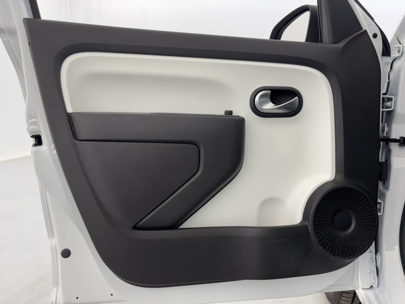 Renault Twingo Twingo III E-Tech Equilibre 5p 2022 - photo n°12 Renault Twingo Twingo III E-Tech Equilibre 5p  occasion à SAINT-GREGOIRE - photo n°12