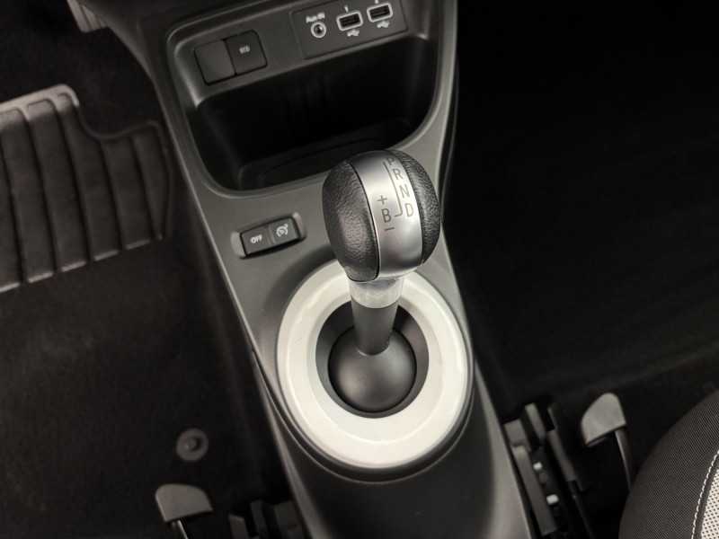 Renault Twingo Twingo III E-Tech Equilibre 5p 2022 - photo n°19 Renault Twingo Twingo III E-Tech Equilibre 5p  occasion à SAINT-GREGOIRE - photo n°19