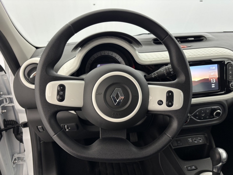 Renault Twingo Twingo III E-Tech Equilibre 5p 2022 - photo n°15 Renault Twingo Twingo III E-Tech Equilibre 5p  occasion à SAINT-GREGOIRE - photo n°15