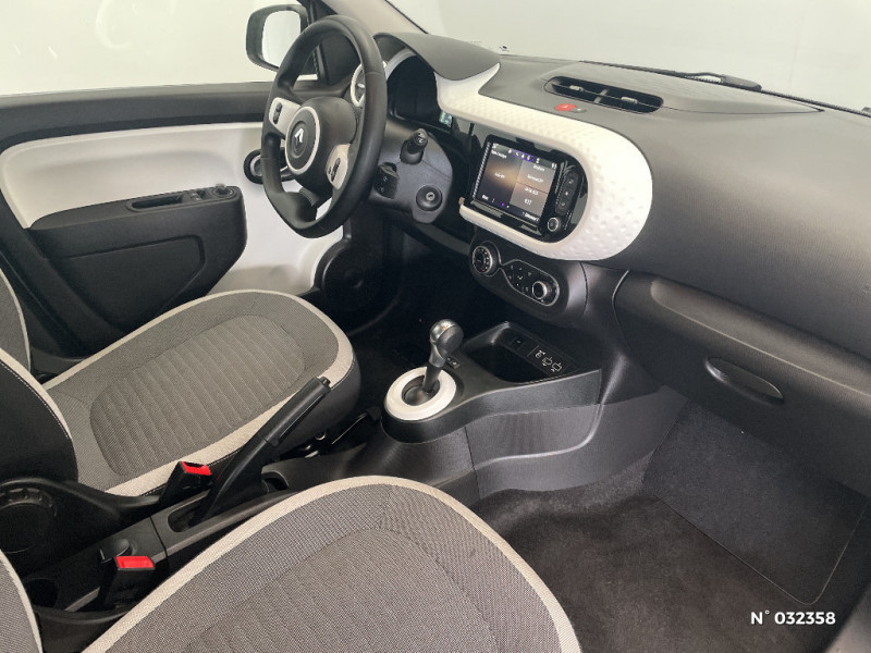 Renault Twingo Twingo III E-Tech Equilibre 2023 - photo n°10 Renault Twingo Twingo III E-Tech Equilibre  occasion à Seynod - photo n°10