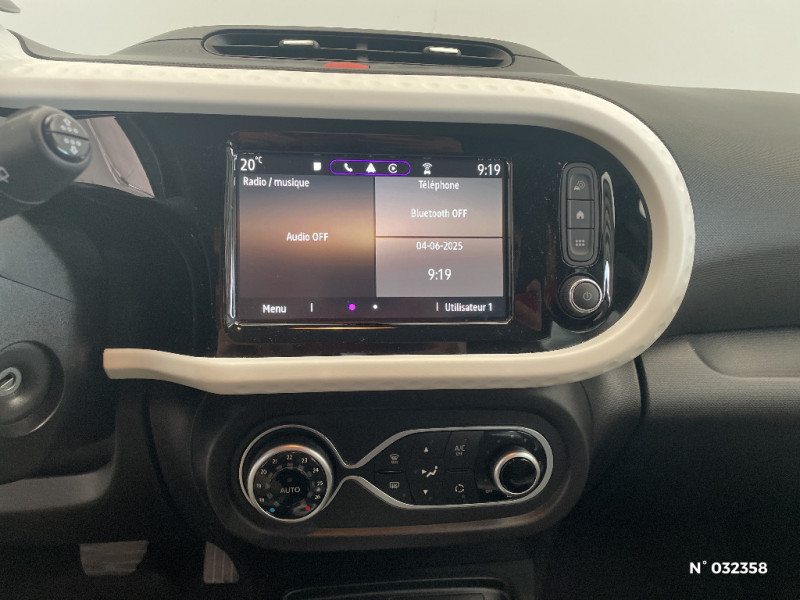 Renault Twingo Twingo III E-Tech Equilibre 2023 - photo n°13 Renault Twingo Twingo III E-Tech Equilibre  occasion à Seynod - photo n°13