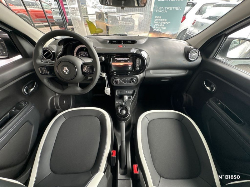 Renault Twingo Twingo III E-Tech SL Urban Night 2023 - photo n°9 Renault Twingo Twingo III E-Tech SL Urban Night  occasion à Deauville - photo n°9