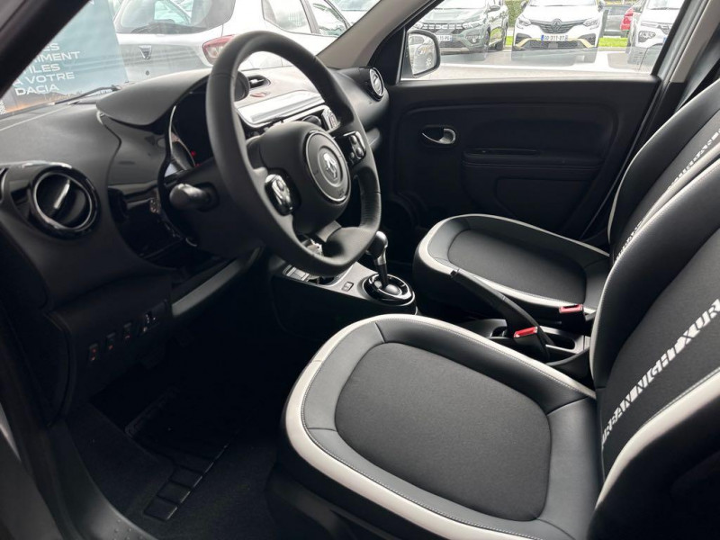 Renault Twingo Twingo III E-Tech SL Urban Night 2023 - photo n°16 Renault Twingo Twingo III E-Tech SL Urban Night  occasion à Deauville - photo n°16