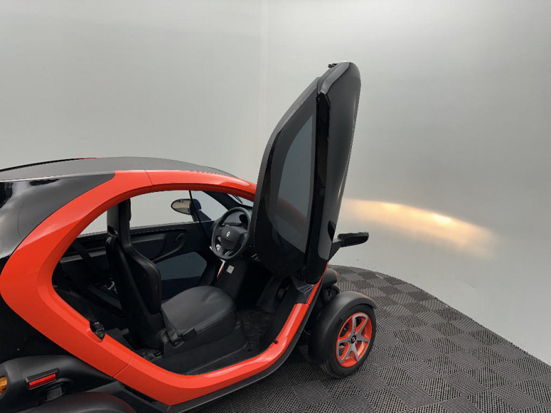 Renault Twizy Twizy Intens Noir 45 Achat Intégral 2023 - photo n°15 Renault Twizy Twizy Intens Noir 45 Achat Intégral  occasion à DREUX - photo n°15