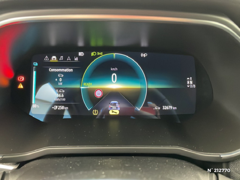 Renault Zoe Zoe R135 - MY22 Iconic 2022 - photo n°12 Renault Zoe Zoe R135 - MY22 Iconic  occasion à Saint-Quentin - photo n°12