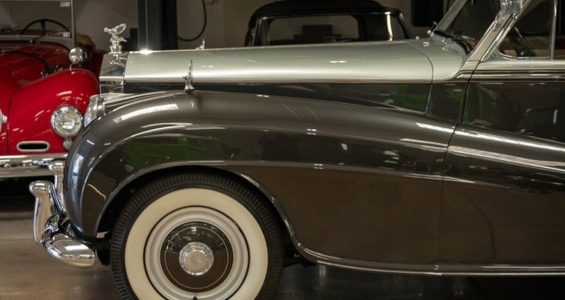 Rolls royce Silver Dawn Lightweight H.J. Mulliner 1955 - photo n°5 Rolls royce Silver Dawn Lightweight H.J. Mulliner  occasion à LYON - photo n°5