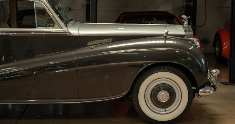 Rolls royce Silver Dawn Lightweight H.J. Mulliner 1955 - photo n°4 Rolls royce Silver Dawn Lightweight H.J. Mulliner  occasion à LYON - photo n°4